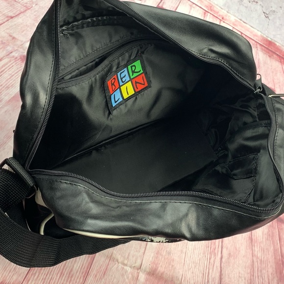 ➡️Berlin Band Square Tote - Picture 5 of 10